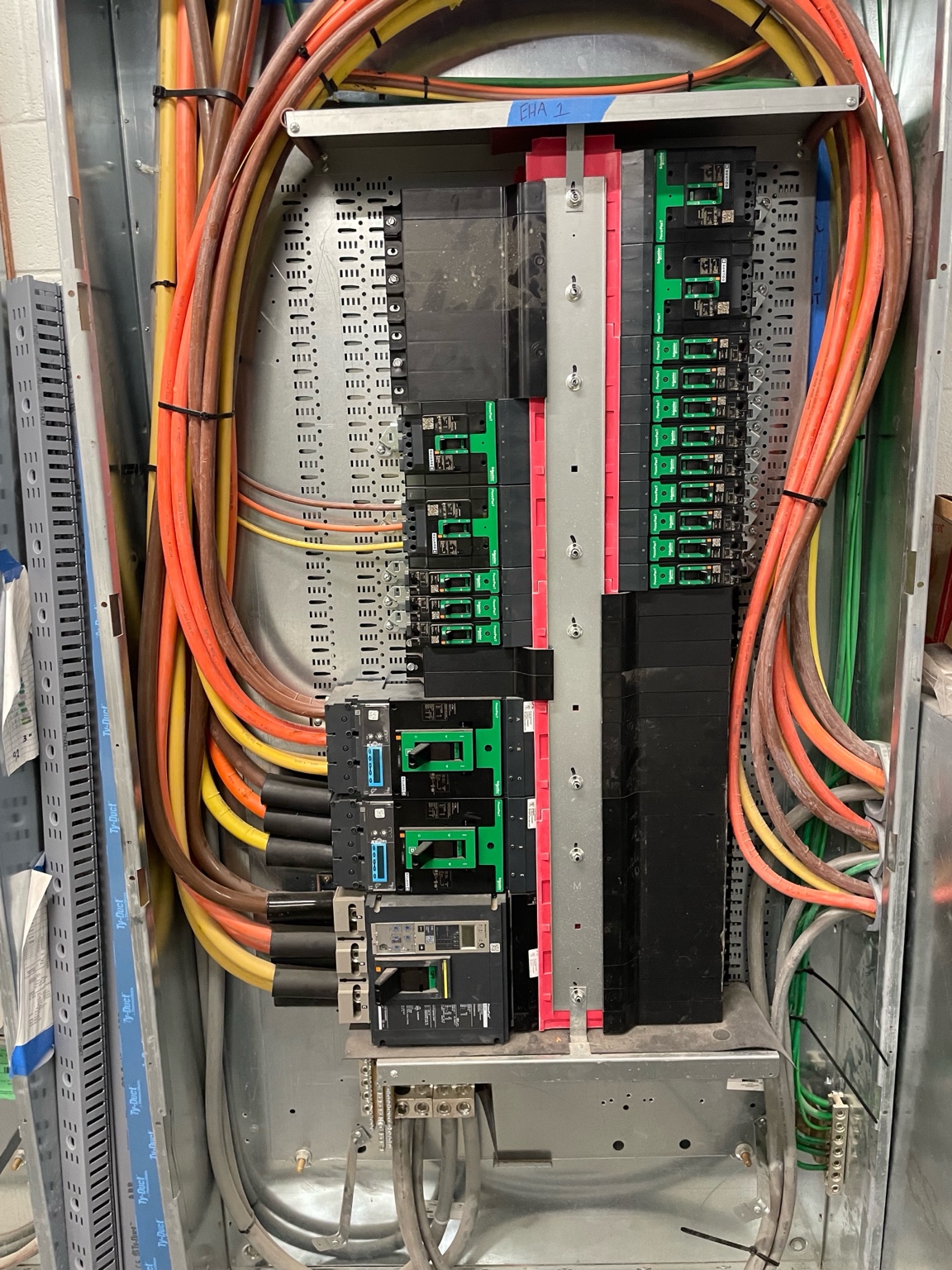 Industrial breaker panel with multicolored feeders