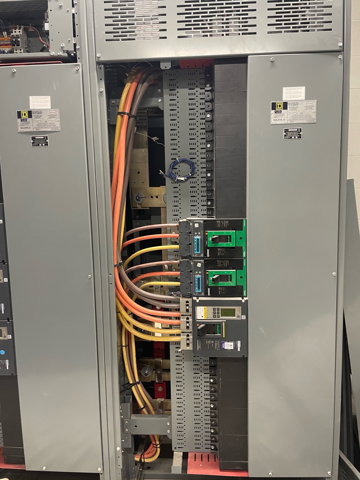 Industrial electrical cabinet with multicolored cables and breakers